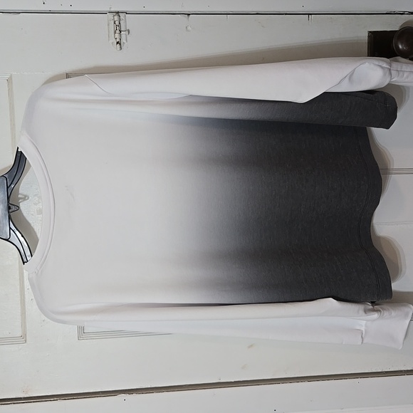 Under Armour White and Gray Ombre Long Sleeve Shirt Womens 2X Light Cozy - Picture 5 of 5